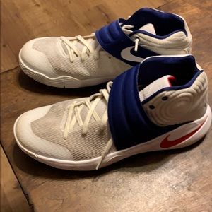 Kyrie Nike Tennis Shoes